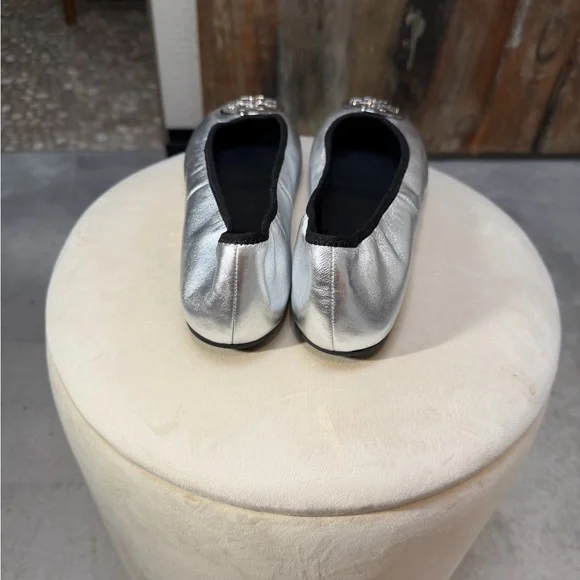 NEW Tory Burch Silver Ballet Flats Size 9 - Picture 3 of 9